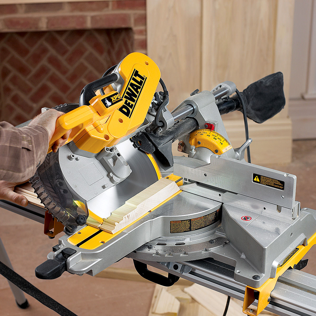 DEWALT 12-Inch Sliding Compound Miter Saw, Double Bevel (DWS780)